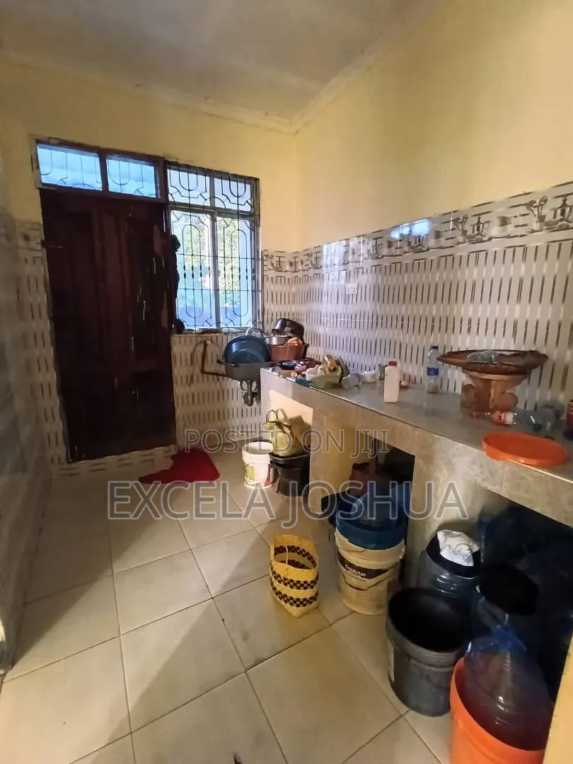 5bdrm House in Excela Joshua, Kitunda for sale