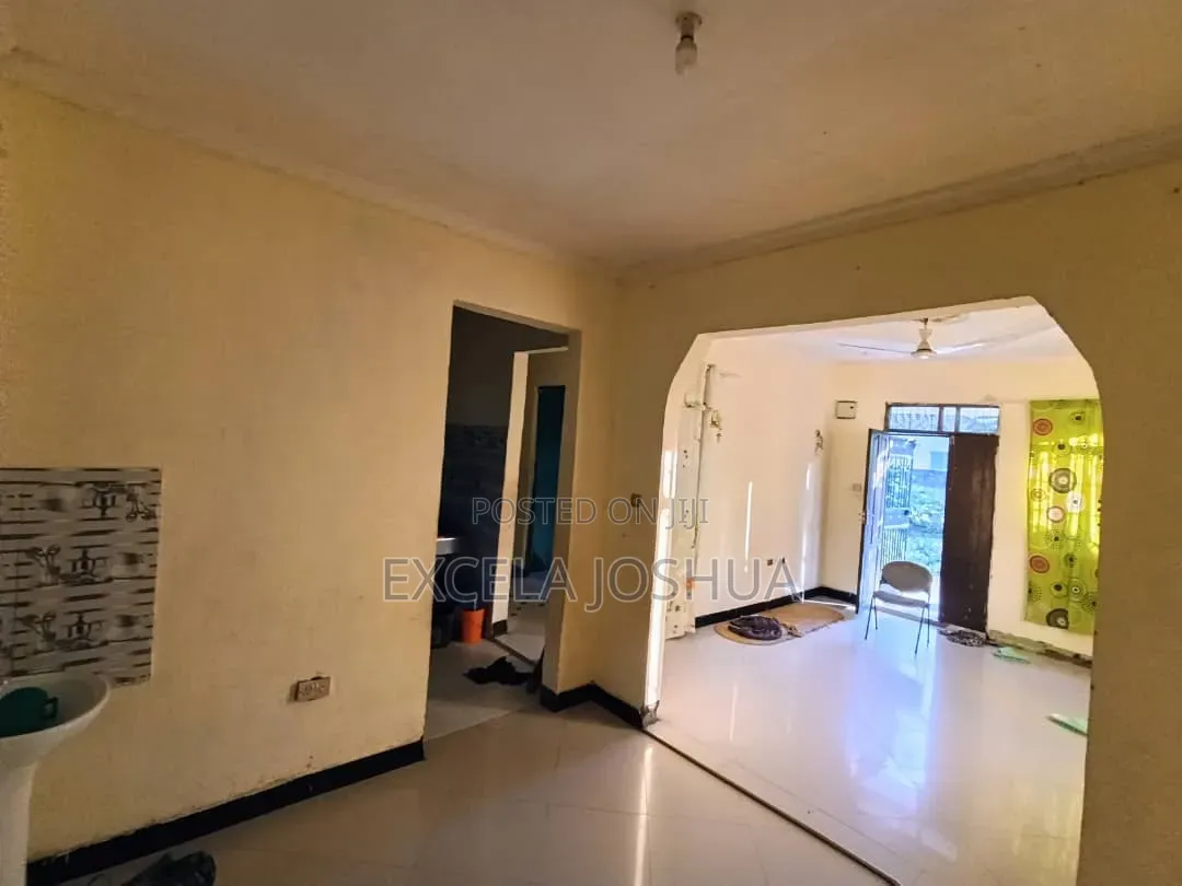5bdrm House in Excela Joshua, Kitunda for sale