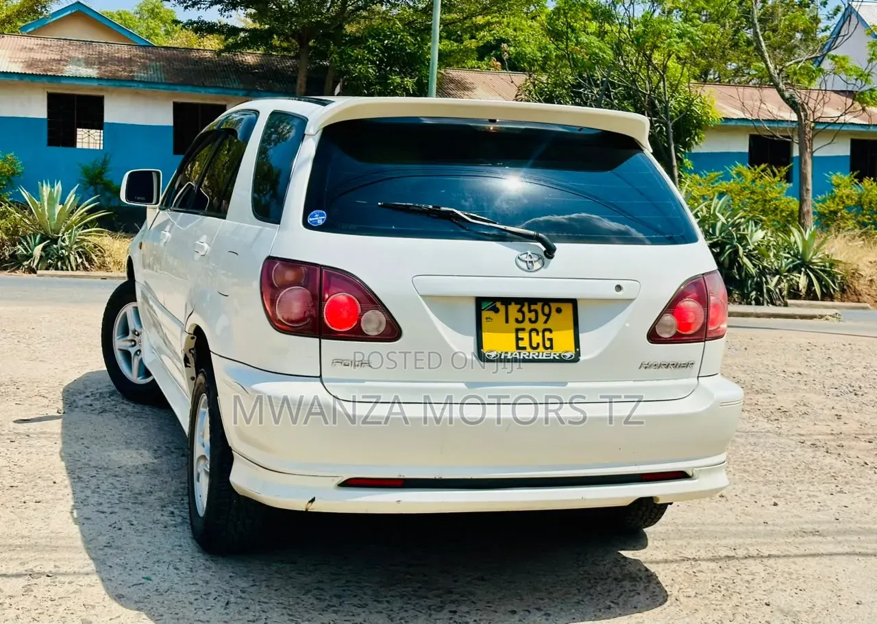Toyota Harrier 1999 White