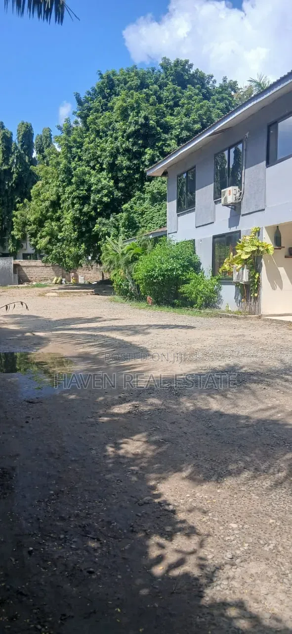 5bdrm House in Mikocheni for sale