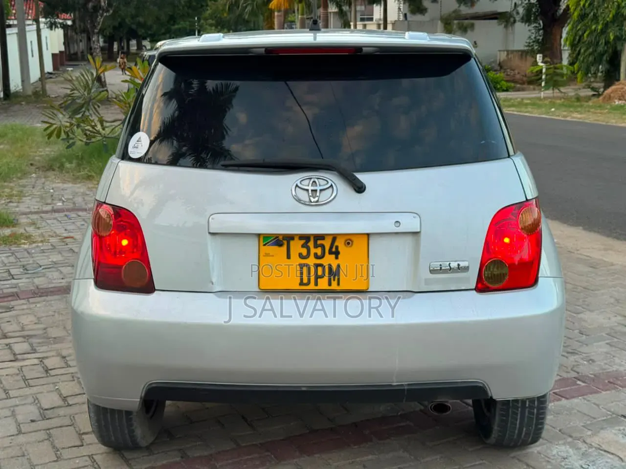 Toyota IST 2003 Silver