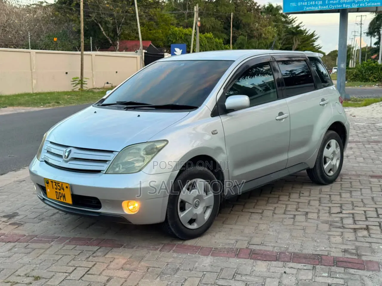 Toyota IST 2003 Silver