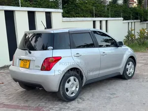 Toyota IST 2004 Silver
