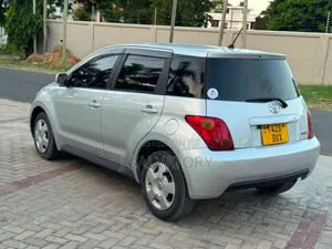 Toyota IST 2004 Silver