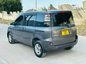 Toyota Sienta 2006 Gray