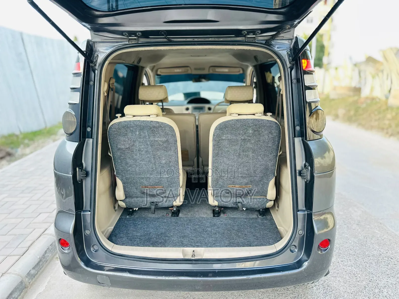 Toyota Sienta 2006 Gray