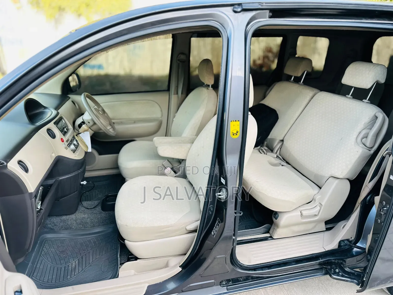 Toyota Sienta 2006 Gray