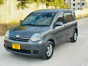 Toyota Sienta 2006 Gray