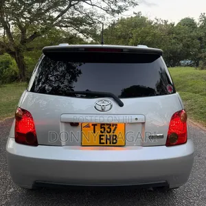 Toyota IST 2004 Silver