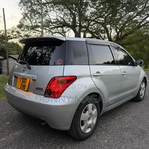 Toyota IST 2004 Silver