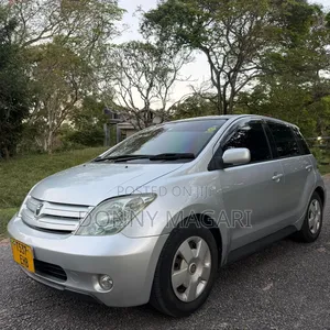 Toyota IST 2004 Silver