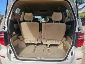 Toyota Alphard 2.4 Petrol FWD 2007 White