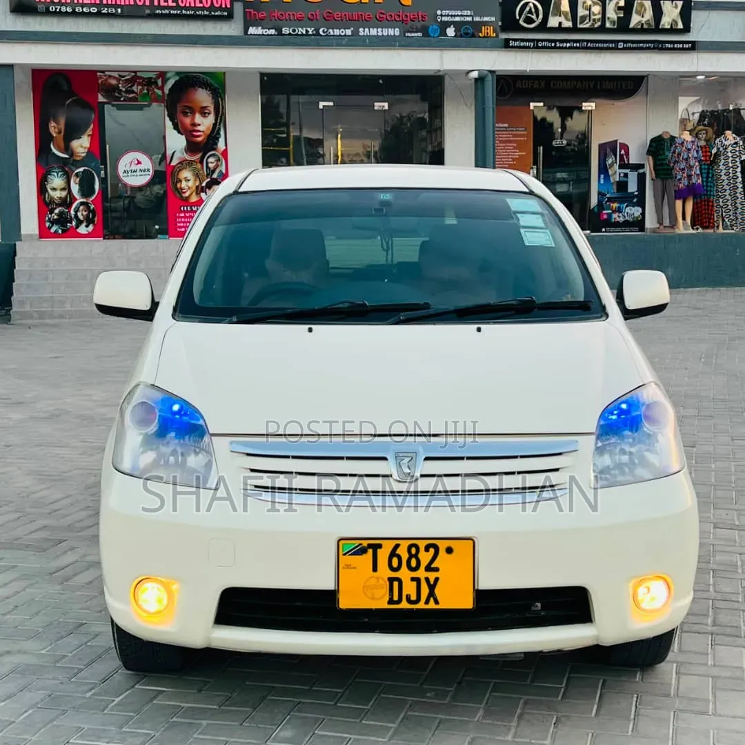 Toyota Raum 2010 Off white