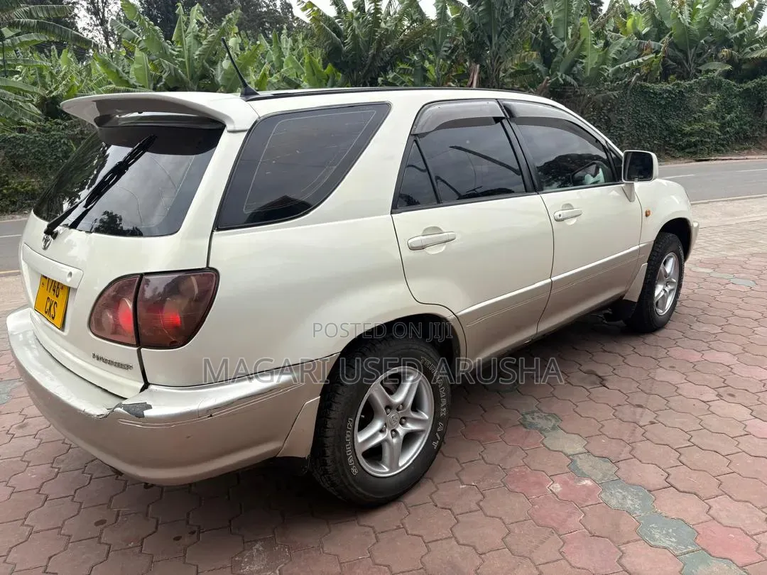 Toyota Harrier 2001 White