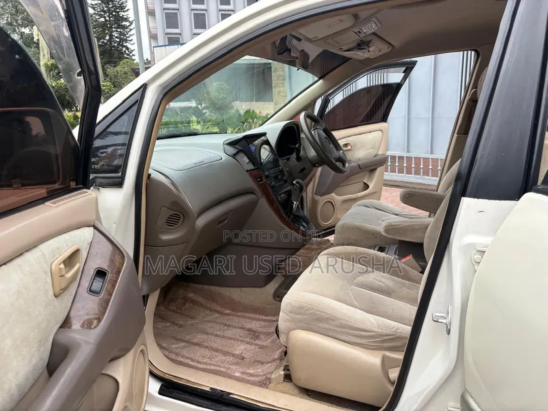 Toyota Harrier 2001 White