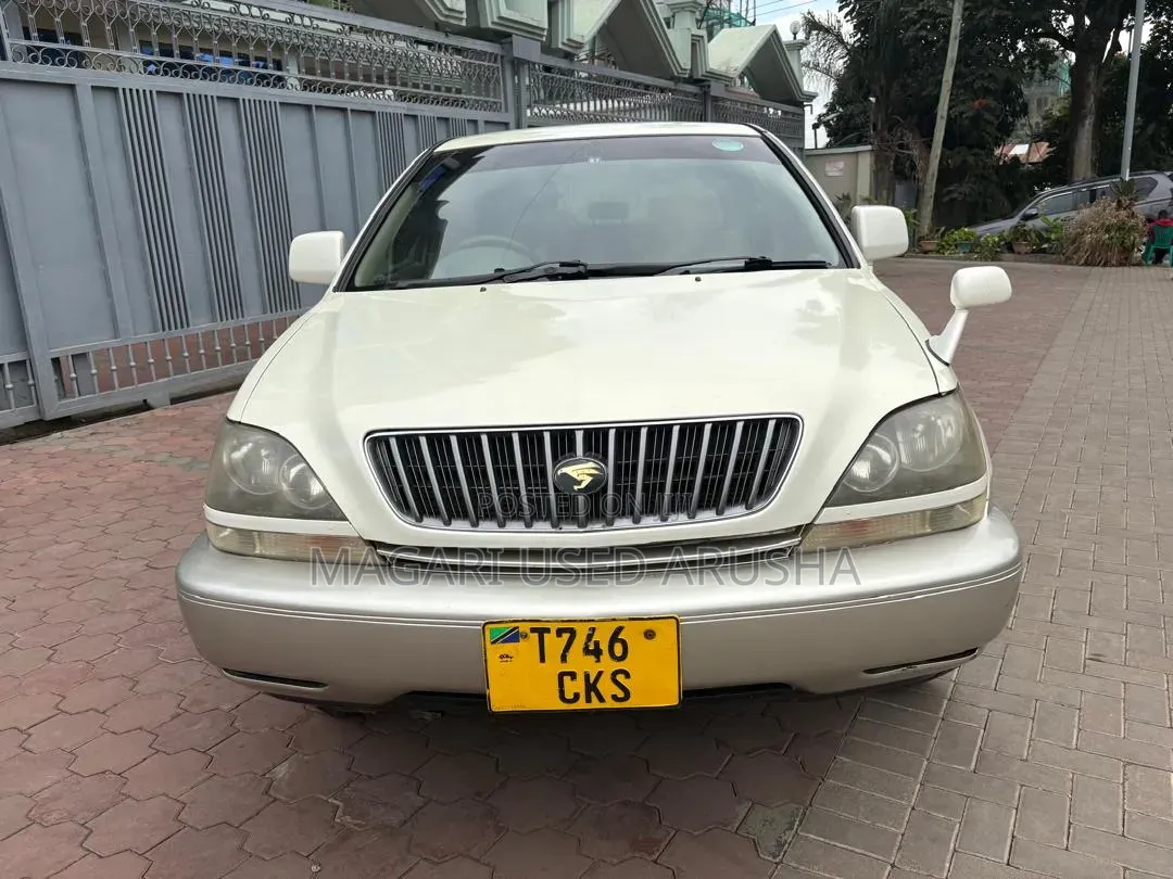 Toyota Harrier 2001 White