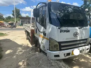 Faw 3 Tone Crane Light Truck