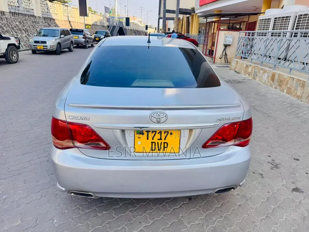 Toyota Crown 2009 Silver