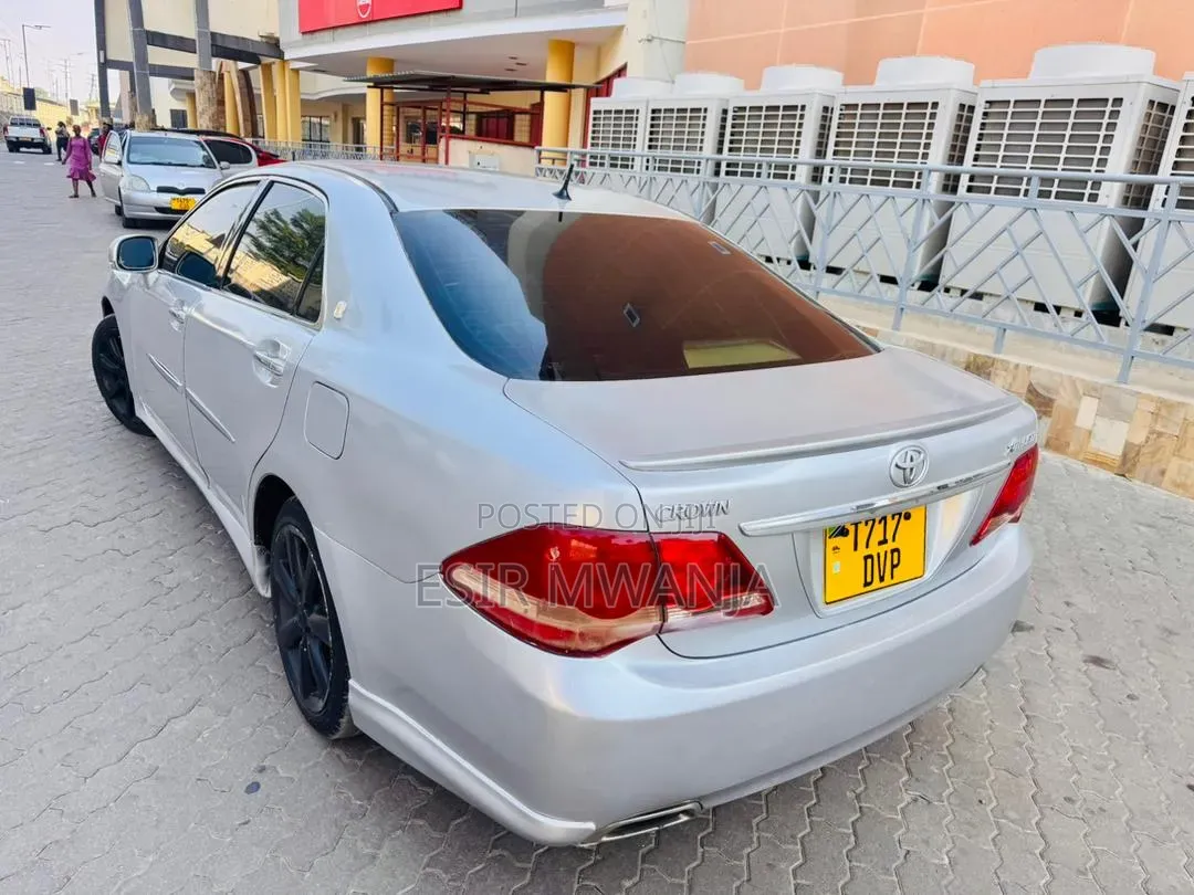 Toyota Crown 2009 Silver