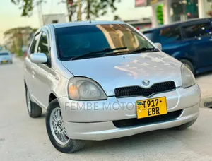 Toyota Vitz 2004 Silver