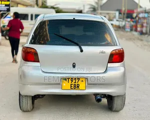 Toyota Vitz 2004 Silver