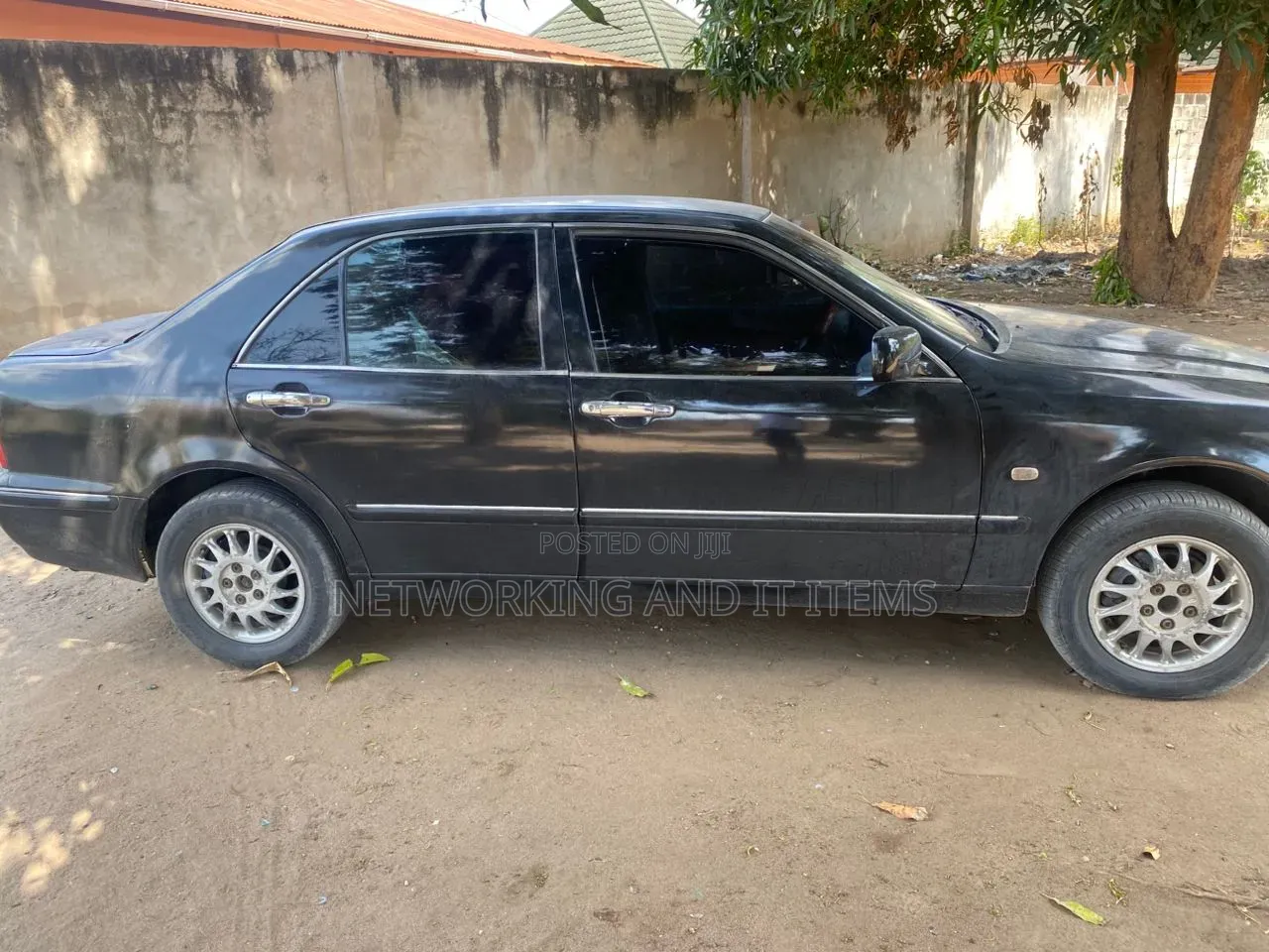 Toyota Progress 2000 Black
