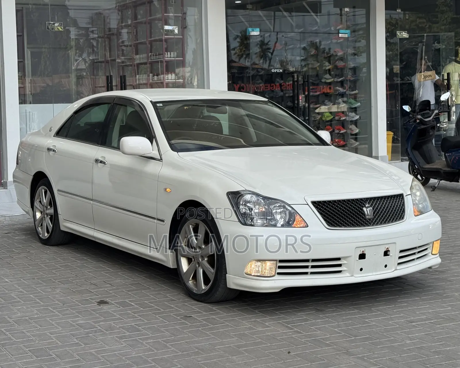 Toyota Crown 2004 White