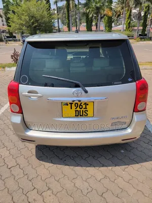 Toyota Raum 2005 Silver
