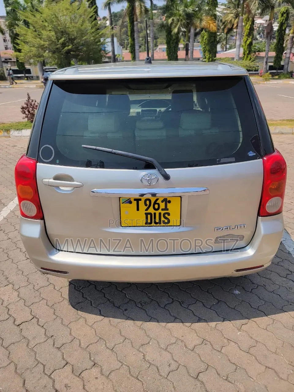 Toyota Raum 2005 Silver