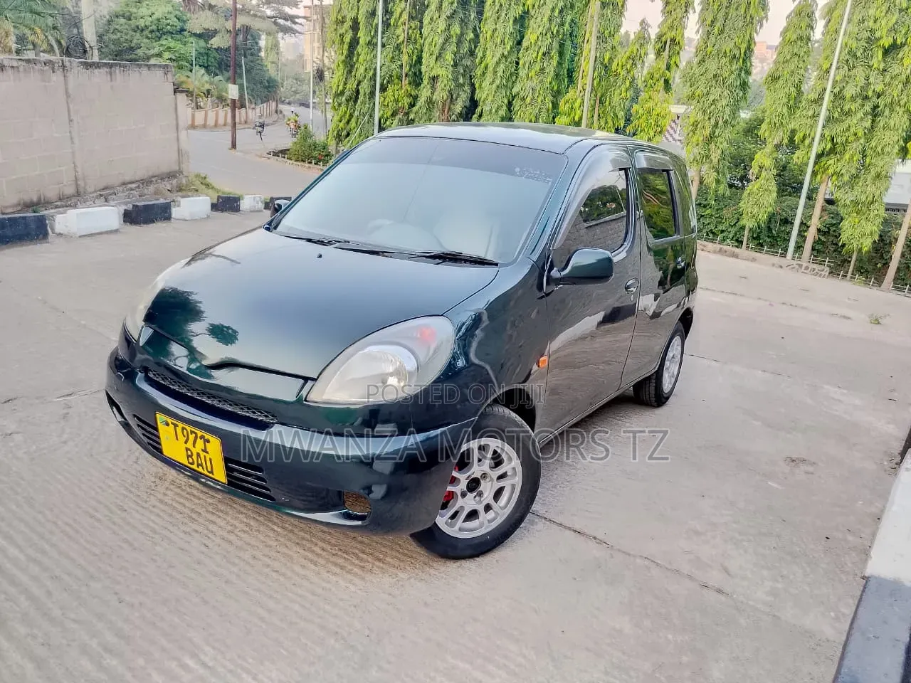 Toyota Fun Cargo 2004 Black