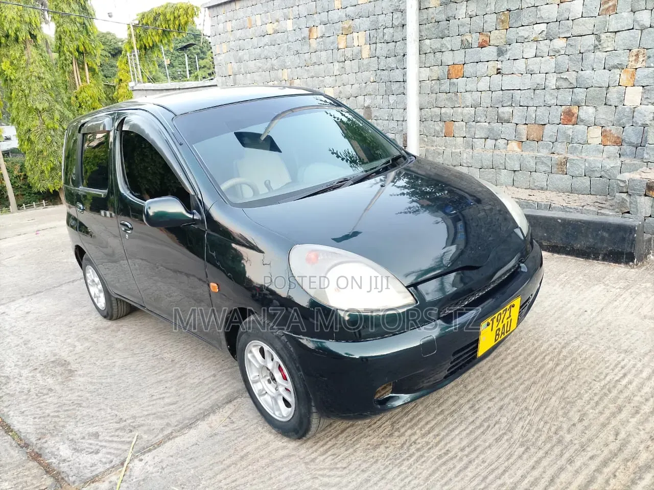 Toyota Fun Cargo 2004 Black