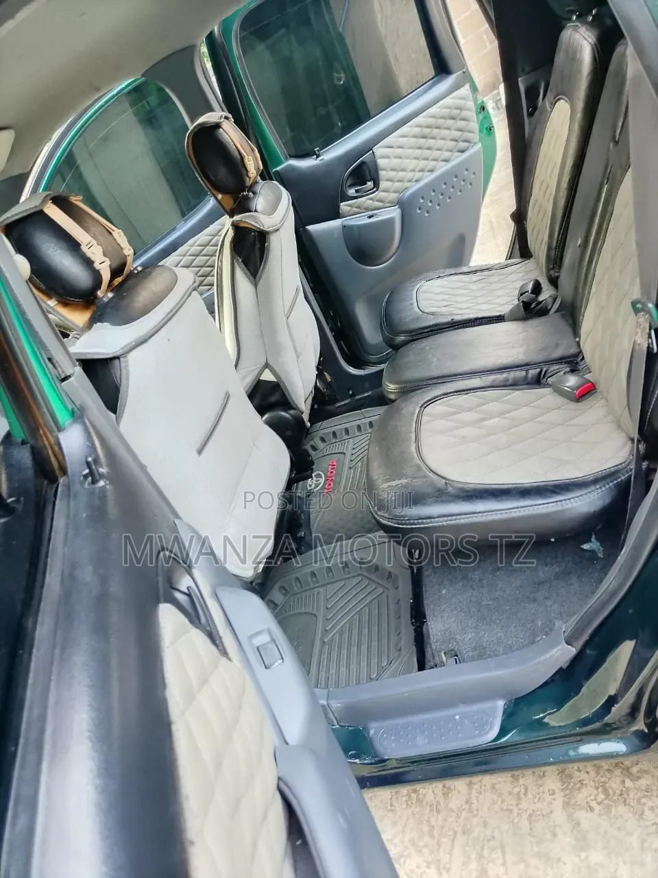 Toyota Fun Cargo 2004 Black