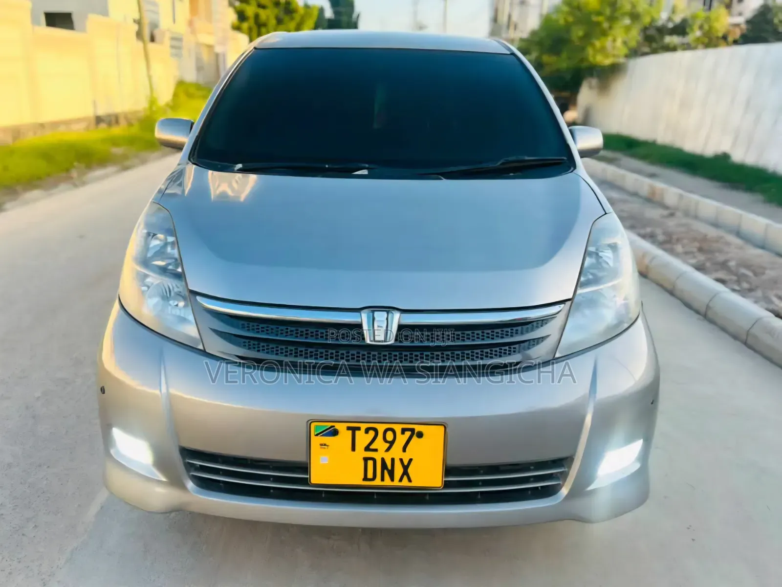 Toyota ISIS 2005