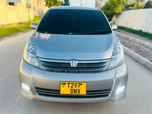 Toyota ISIS 2005