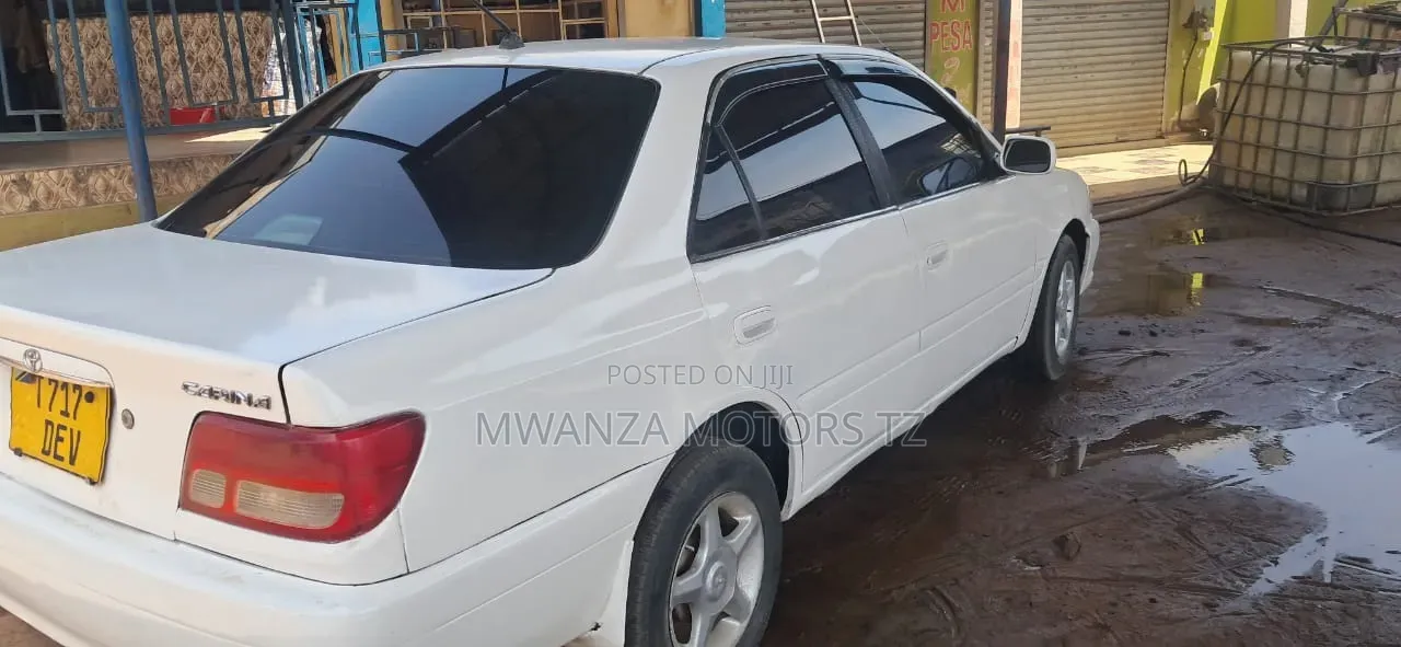 Toyota Carina 2000 White