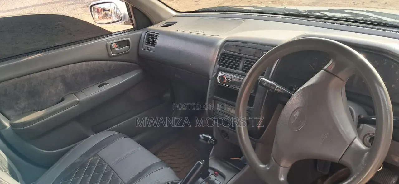 Toyota Carina 2000 White