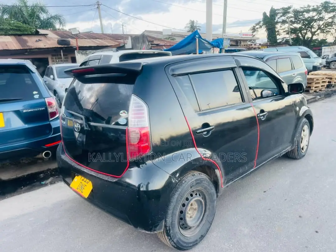 Toyota Passo 2004 Black