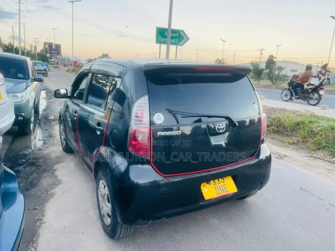Toyota Passo 2004 Black