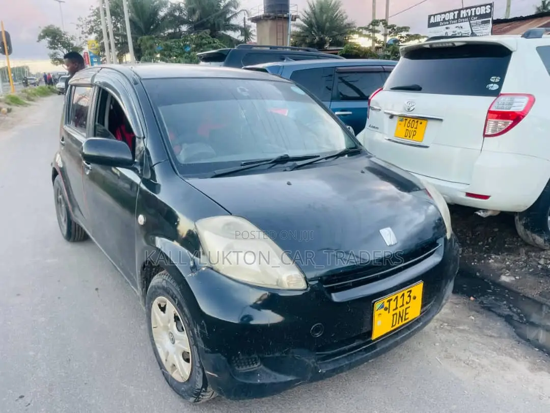 Toyota Passo 2004 Black