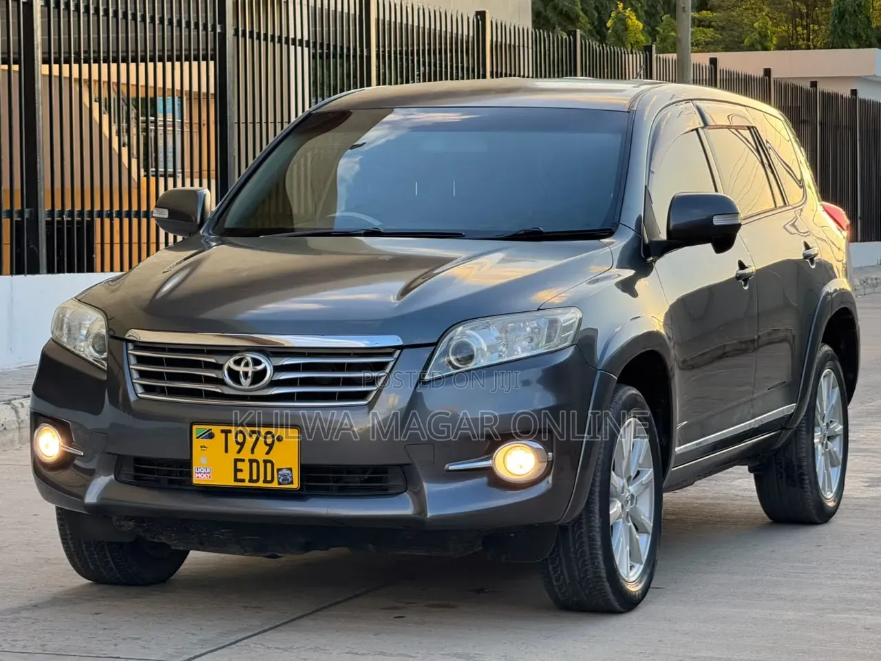 Toyota Vanguard 2010 White