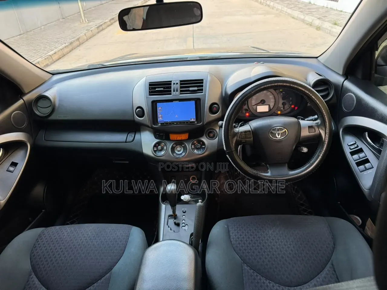 Toyota Vanguard 2010 White