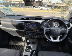 Toyota Hilux 2024 White