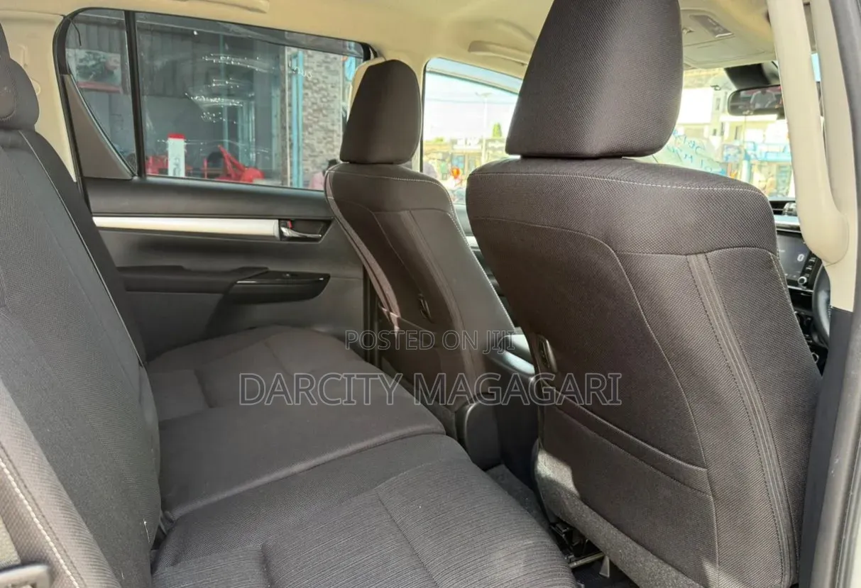 Toyota Hilux 2024 White
