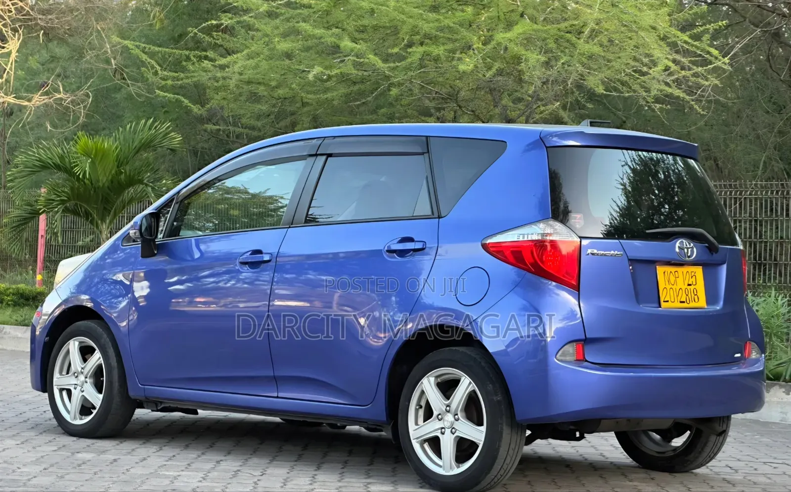 Toyota Ractis 2013 Blue
