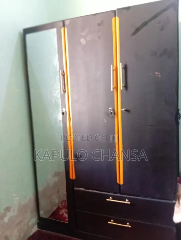 Kabati La Nguo Viatu