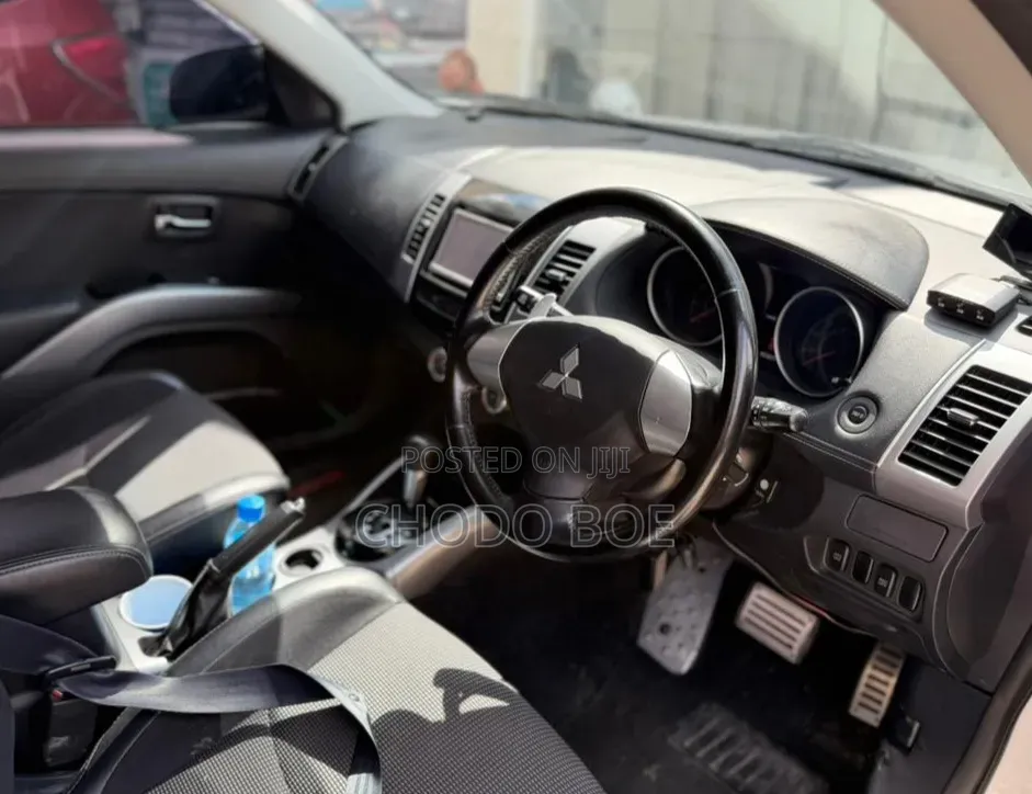 Mitsubishi Outlander 2010 Pearl