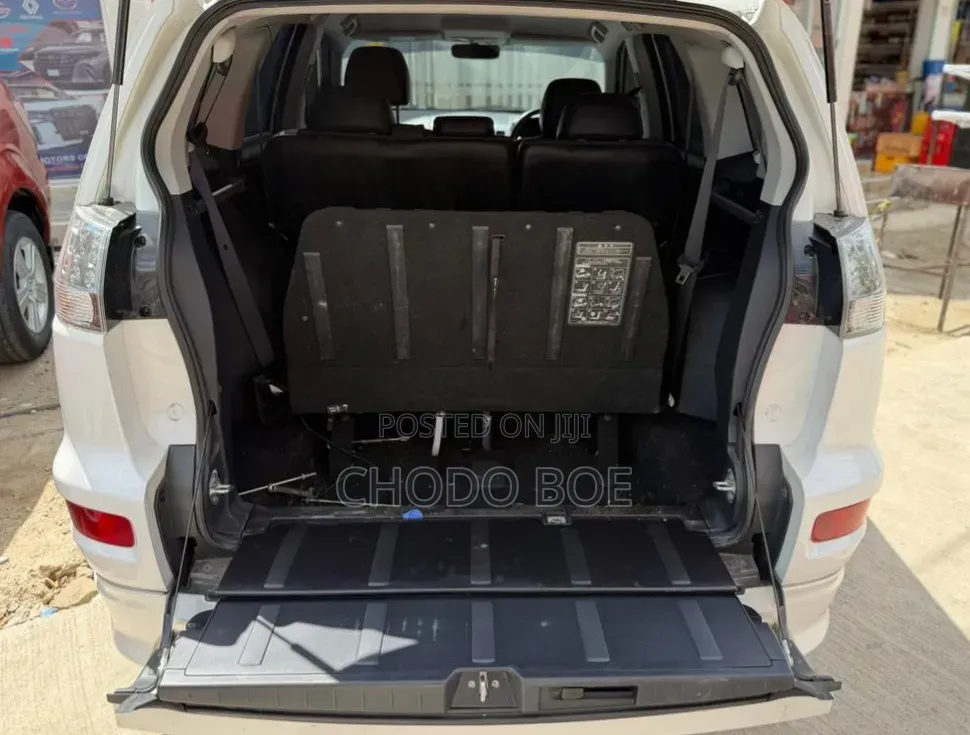 Mitsubishi Outlander 2010 Pearl
