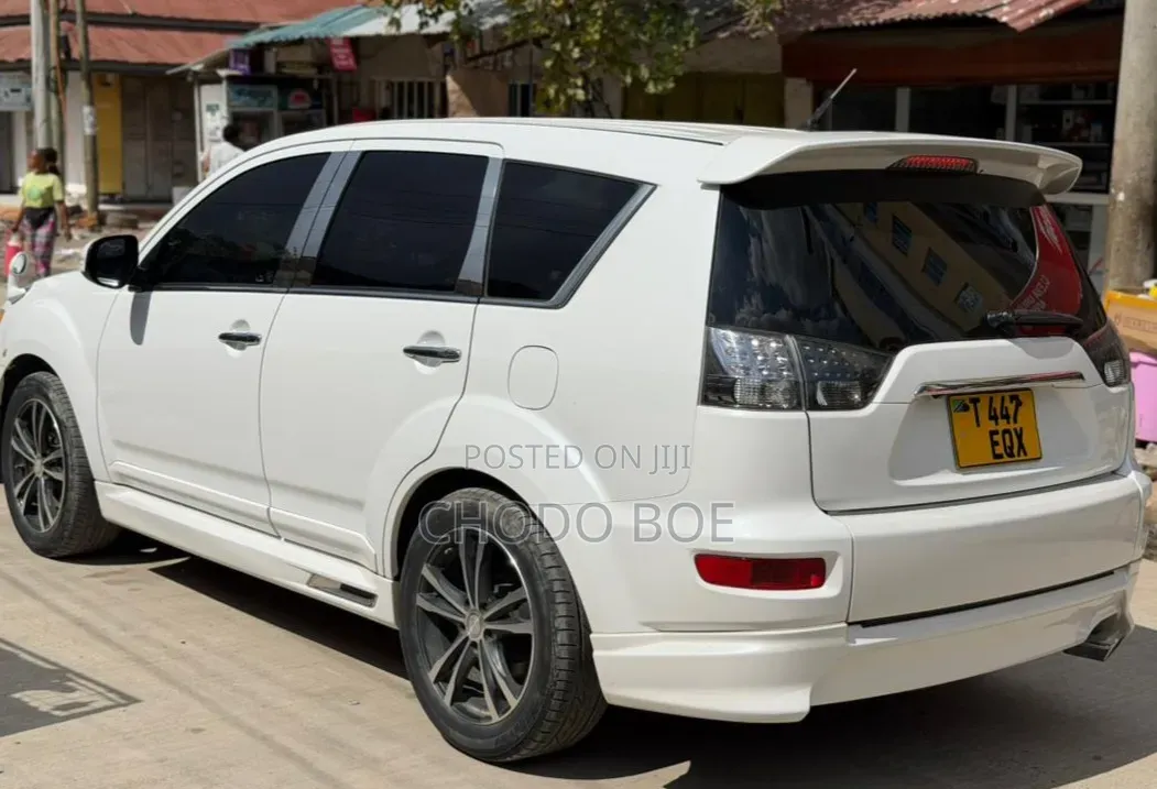 Mitsubishi Outlander 2010 Pearl