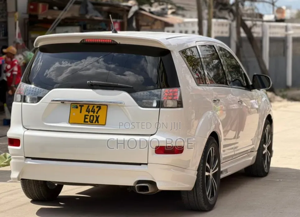 Mitsubishi Outlander 2010 Pearl