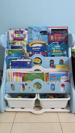 Giraffe Bookshelf for Kids